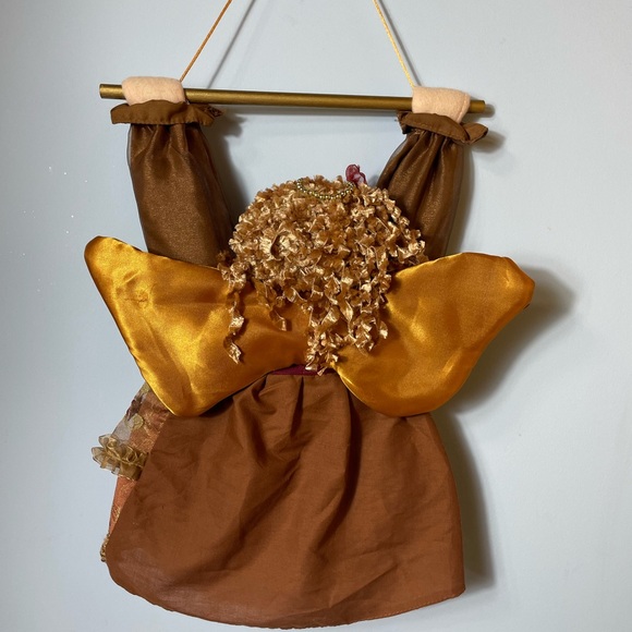 Holiday Angel Wall Hanging - Picture 5 of 6